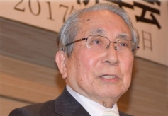 【写真】西原春夫先生